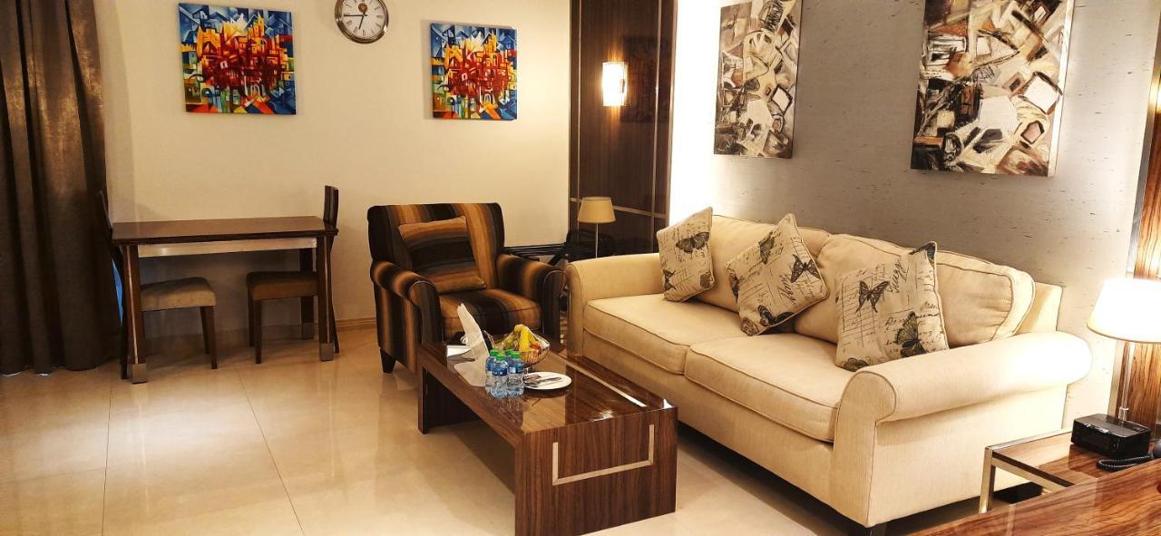 אל חור Tio Sea Resort מראה חיצוני תמונה A living room