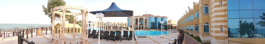 אל חור Tio Sea Resort מראה חיצוני תמונה The pool at the hotel