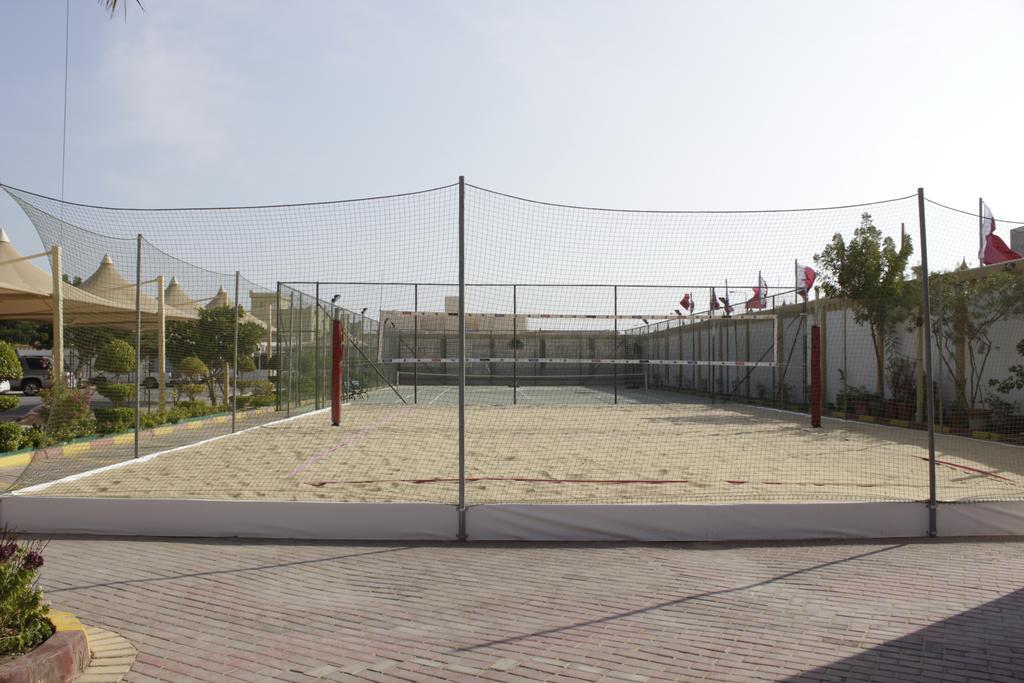 אל חור Tio Sea Resort מראה חיצוני תמונה A paddle tennis court in Spain