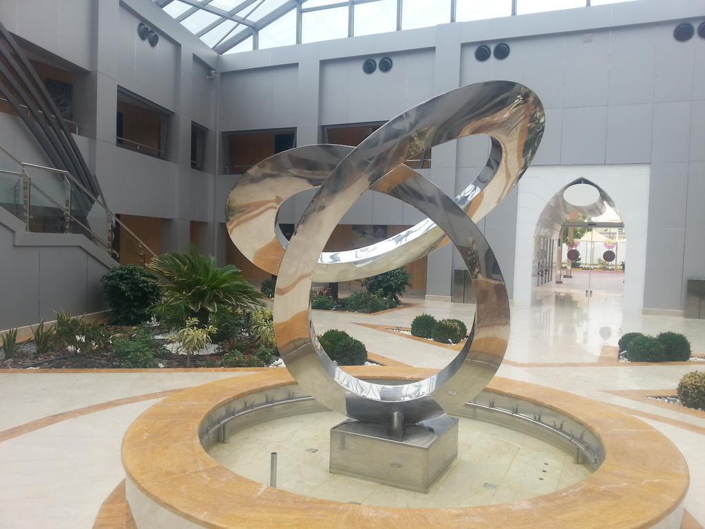 אל חור Tio Sea Resort מראה חיצוני תמונה Fountain at the entrance of the hospital