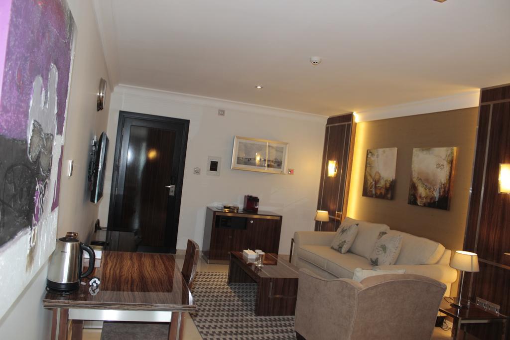 אל חור Tio Sea Resort מראה חיצוני תמונה A suite at the hotel