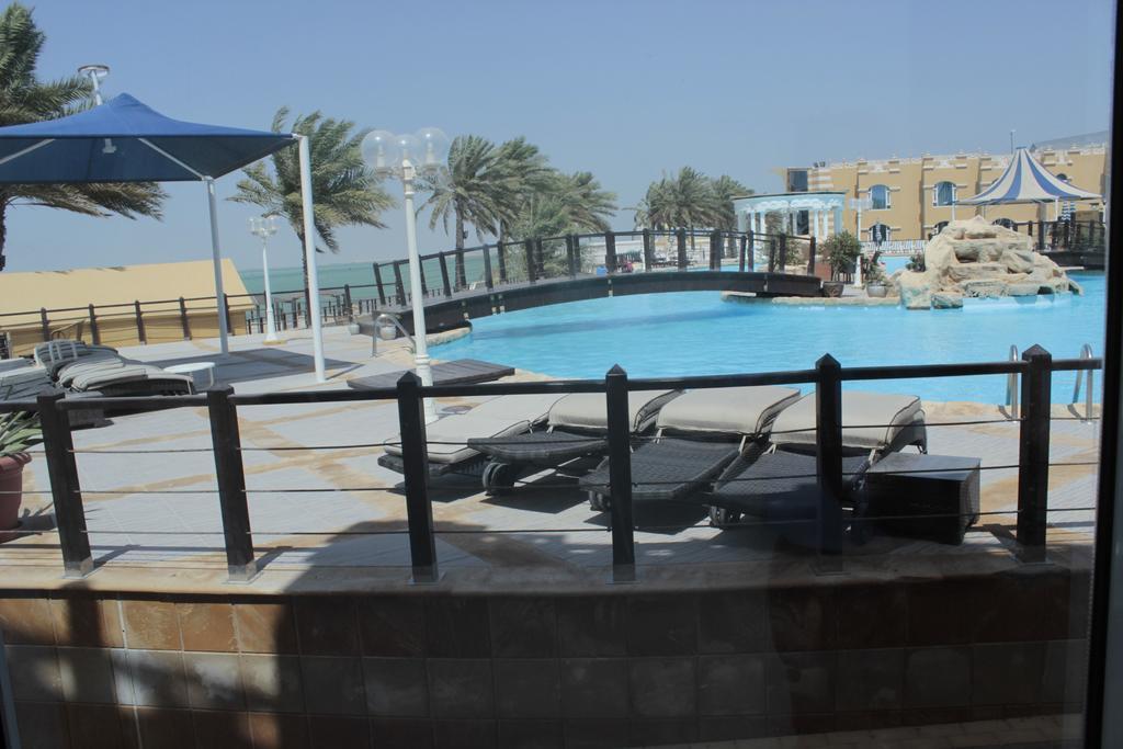 אל חור Tio Sea Resort מראה חיצוני תמונה The pool at the resort